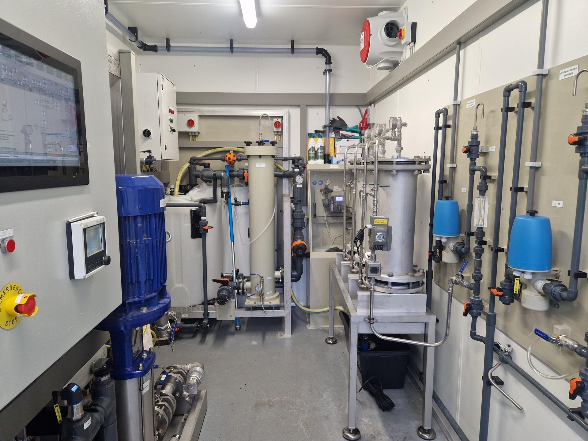 View of the container with the RO-membrane plant (to the left) and the activated carbon filters for the new RO-concentrate tests (to the right)