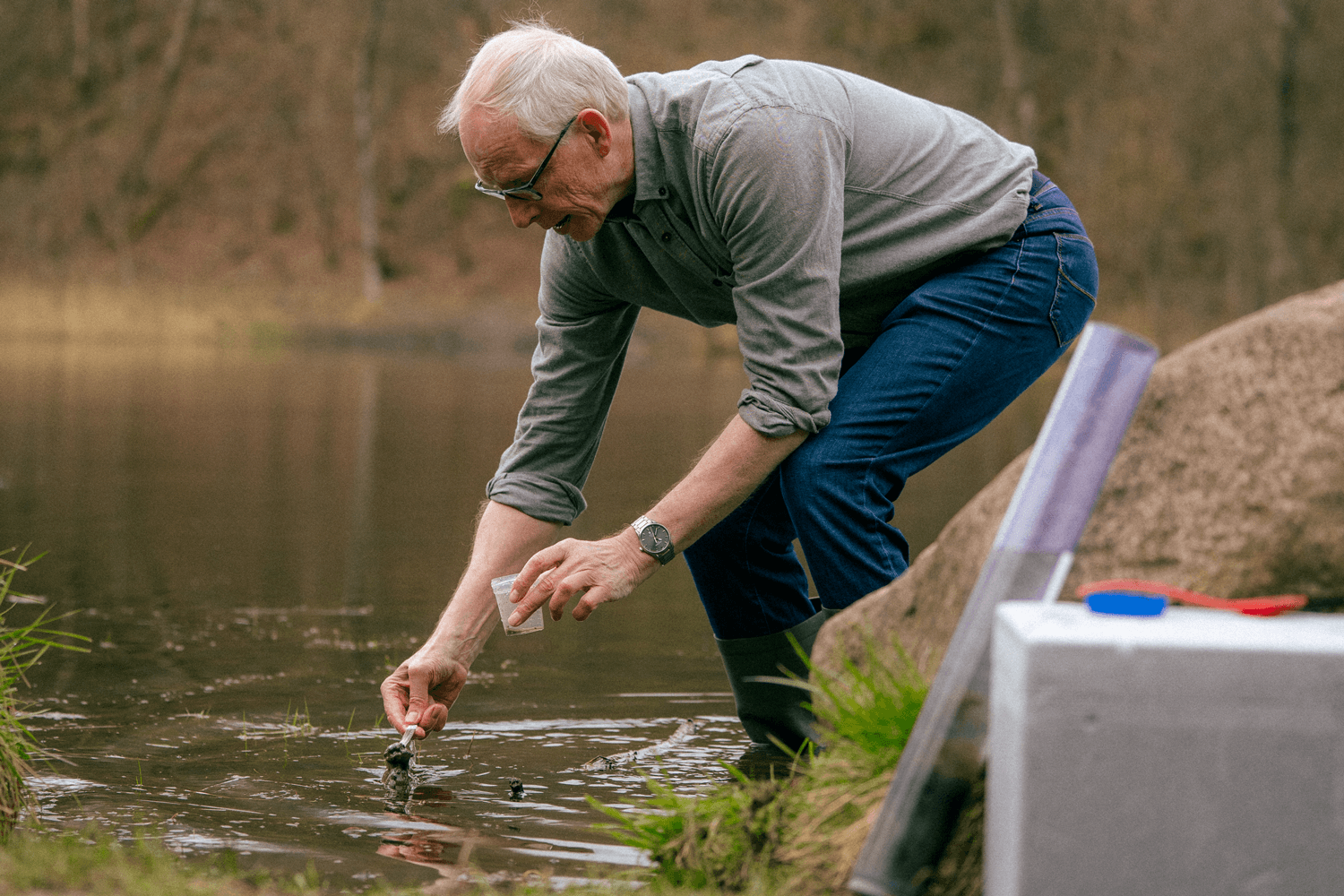 Per Halkjær Nielsen taking a water sample