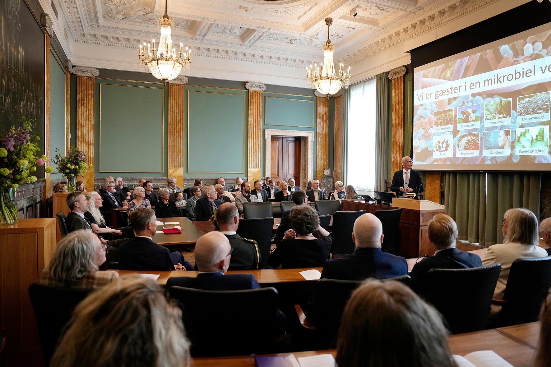 Per Halkjær Nielsen shares insights into his groundbreaking research during the Royal Danish Academy of Sciences and Letters Gold Medal ceremony